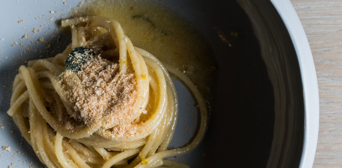Cold spaghetti with butter, bottarga and chives