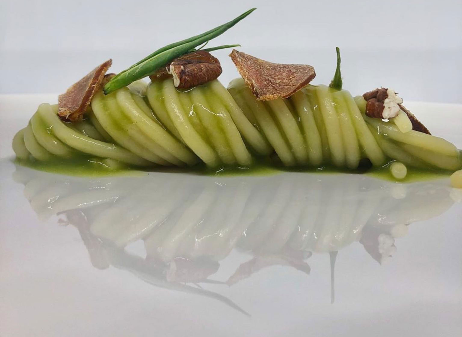 Spaghetti with lovage, pecan nut and Røykrogn